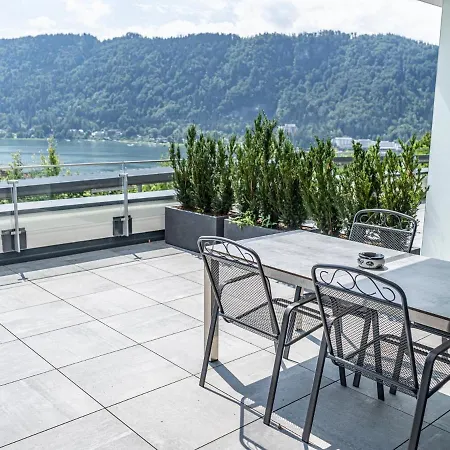 Modern With View Over Ossiach Lägenhet